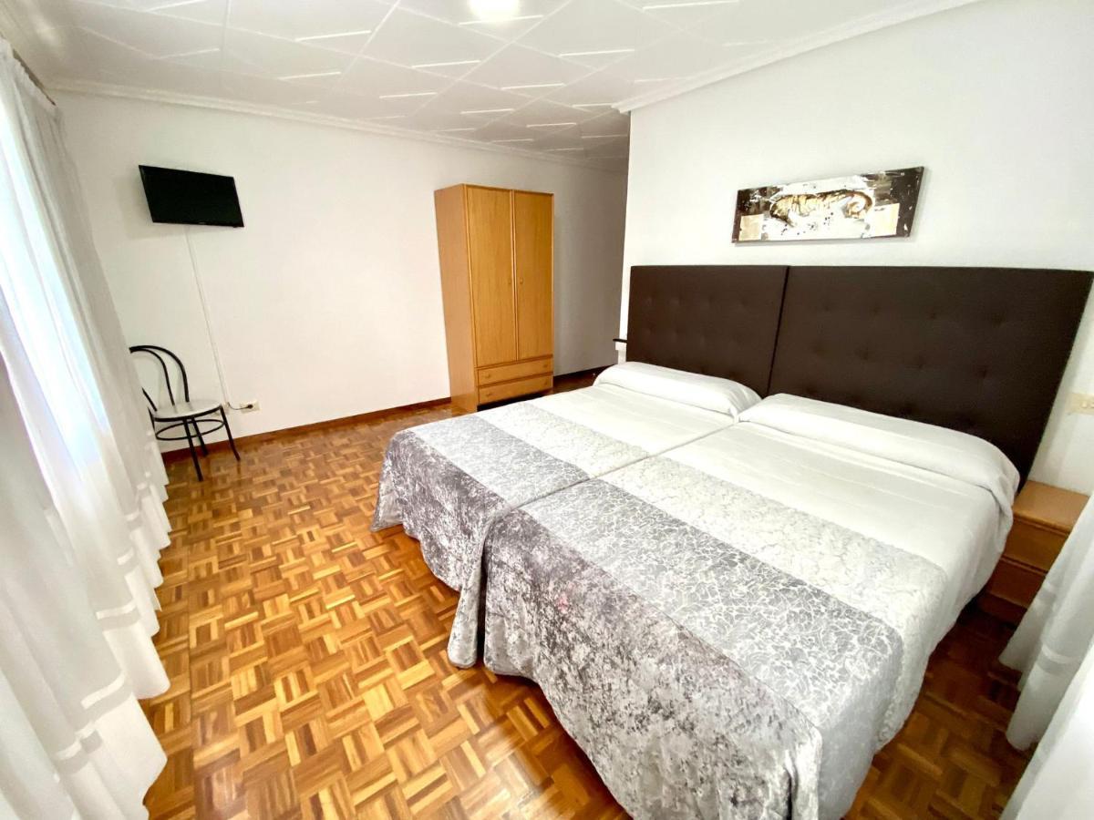 Garden Lodge Hostal Evencio 리바다비아 외부 사진