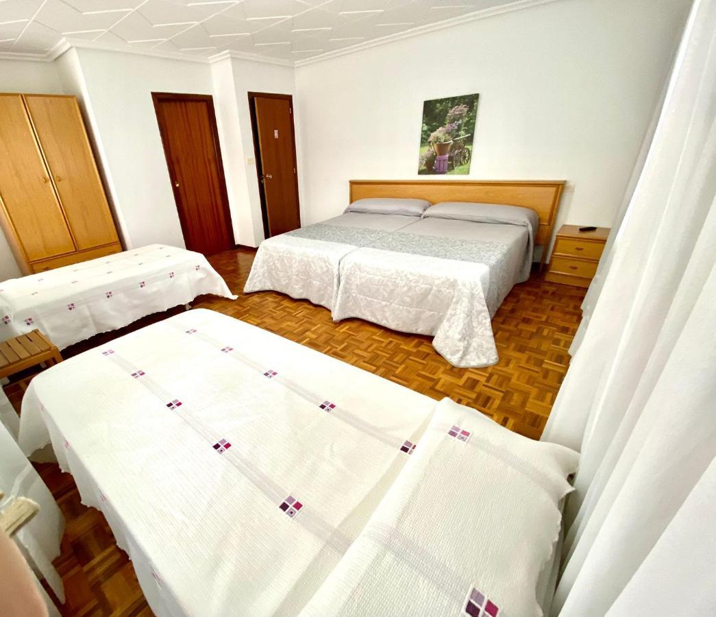 Garden Lodge Hostal Evencio 리바다비아 외부 사진