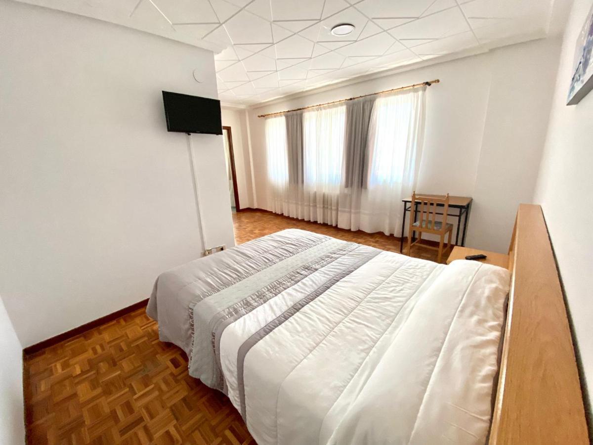 Garden Lodge Hostal Evencio 리바다비아 외부 사진