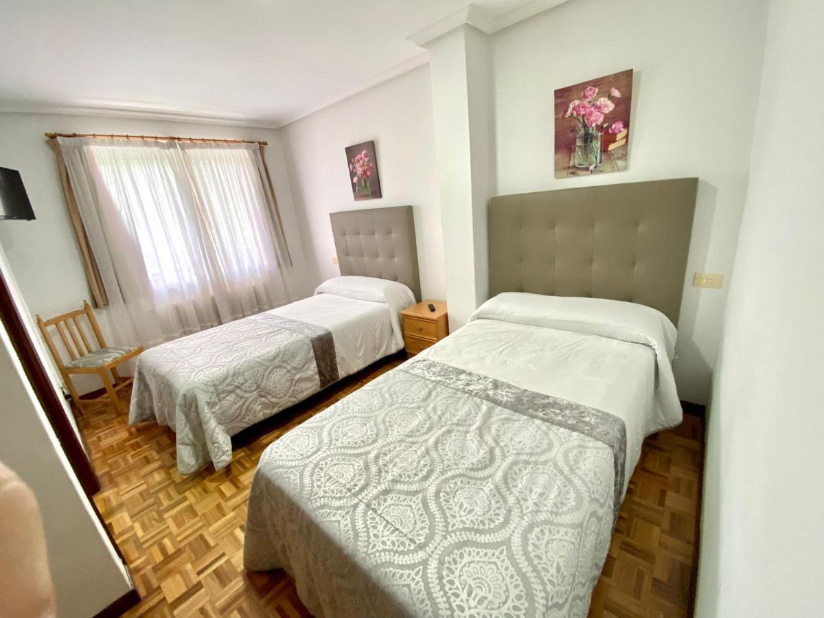 Garden Lodge Hostal Evencio 리바다비아 외부 사진