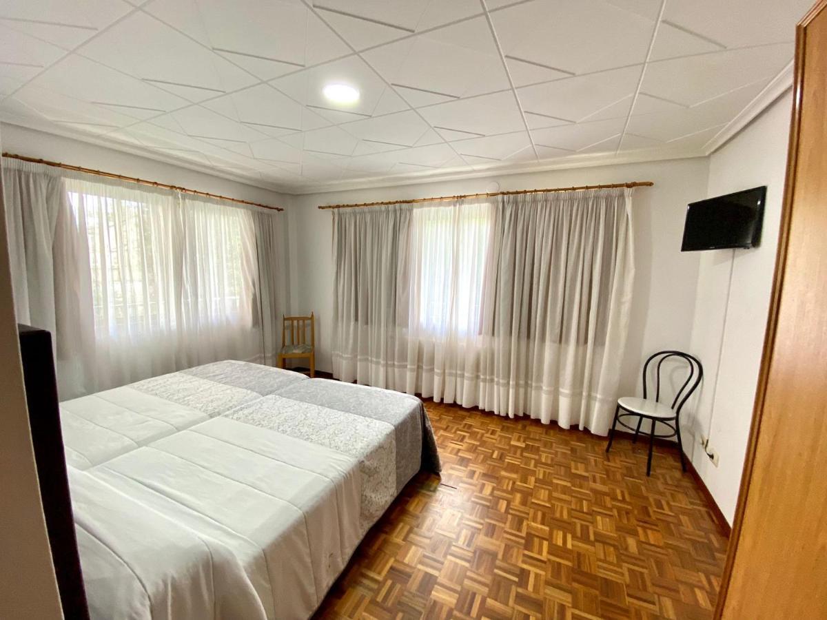 Garden Lodge Hostal Evencio 리바다비아 외부 사진