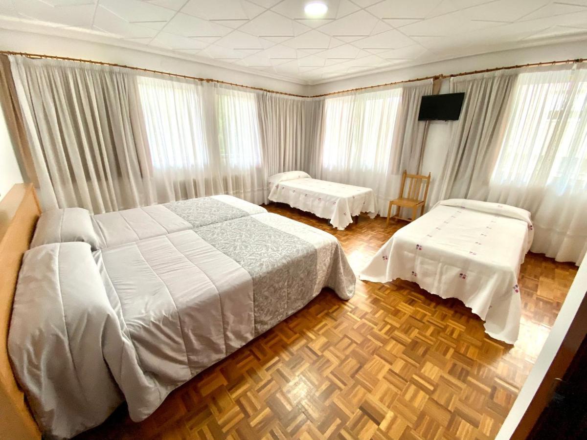 Garden Lodge Hostal Evencio 리바다비아 외부 사진