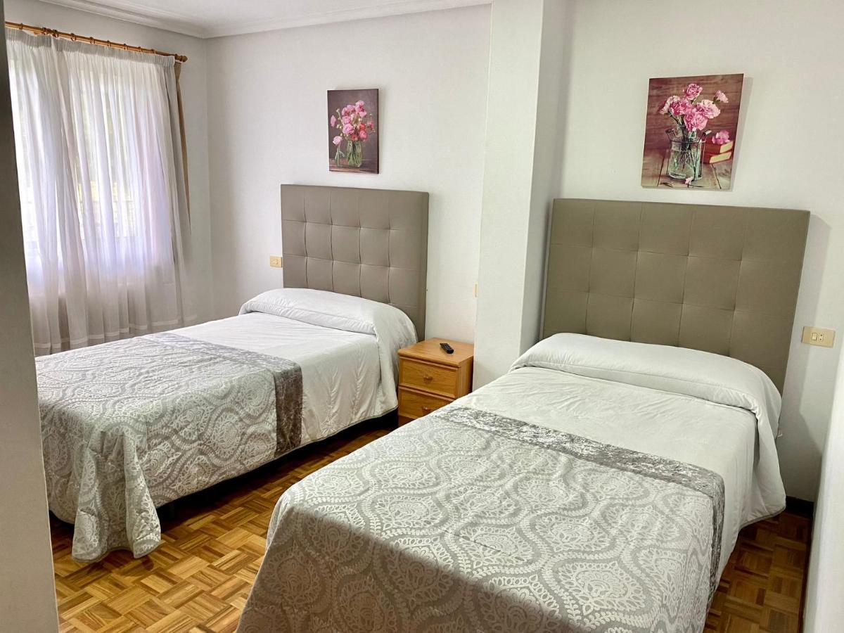 Garden Lodge Hostal Evencio 리바다비아 외부 사진