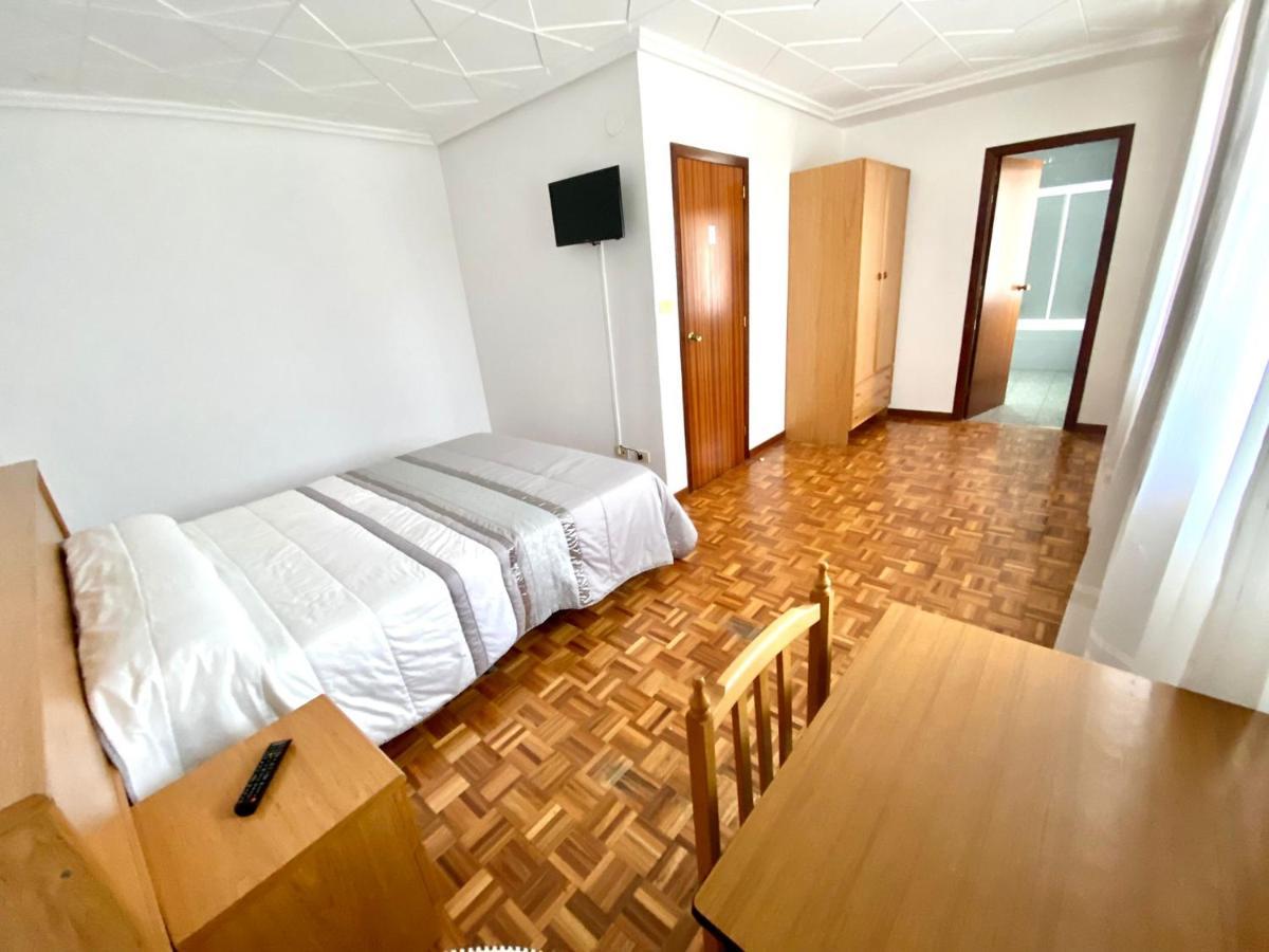 Garden Lodge Hostal Evencio 리바다비아 외부 사진