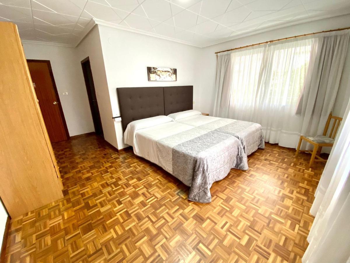 Garden Lodge Hostal Evencio 리바다비아 외부 사진