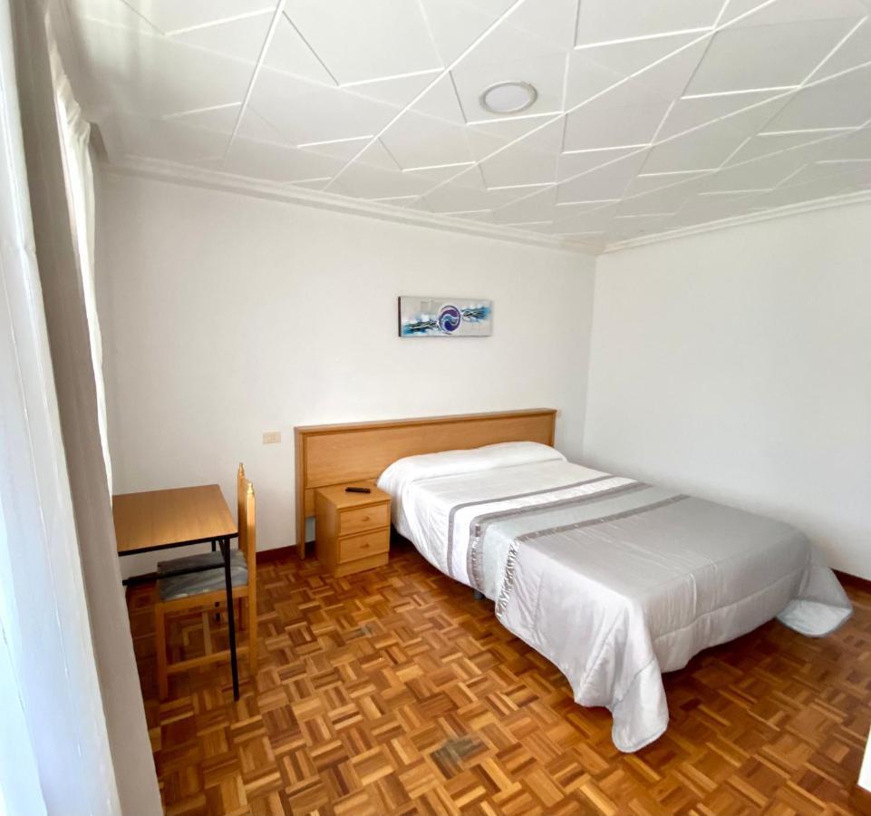 Garden Lodge Hostal Evencio 리바다비아 외부 사진