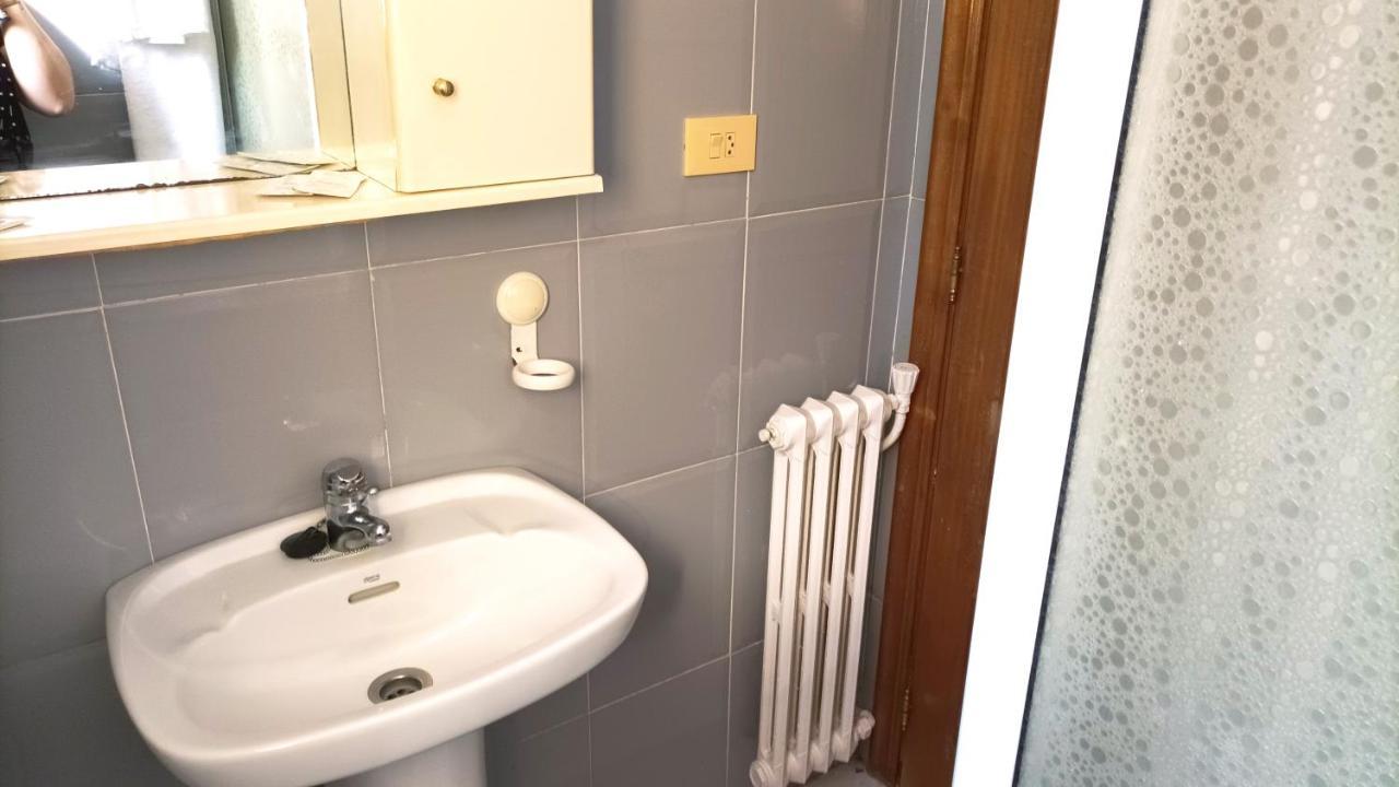 Garden Lodge Hostal Evencio 리바다비아 외부 사진