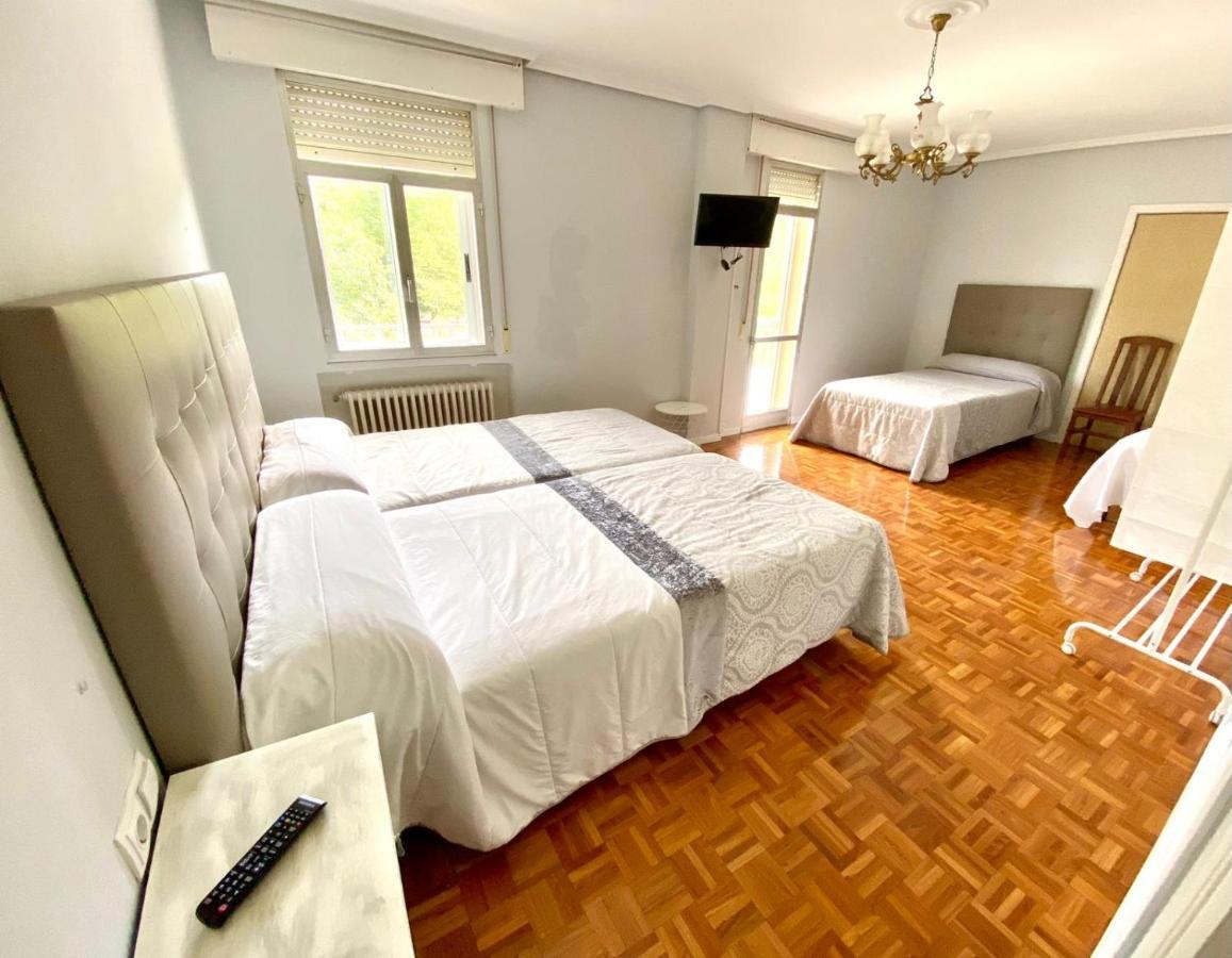 Garden Lodge Hostal Evencio 리바다비아 외부 사진