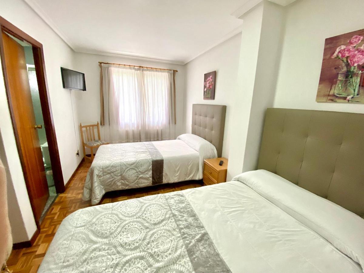 Garden Lodge Hostal Evencio 리바다비아 외부 사진