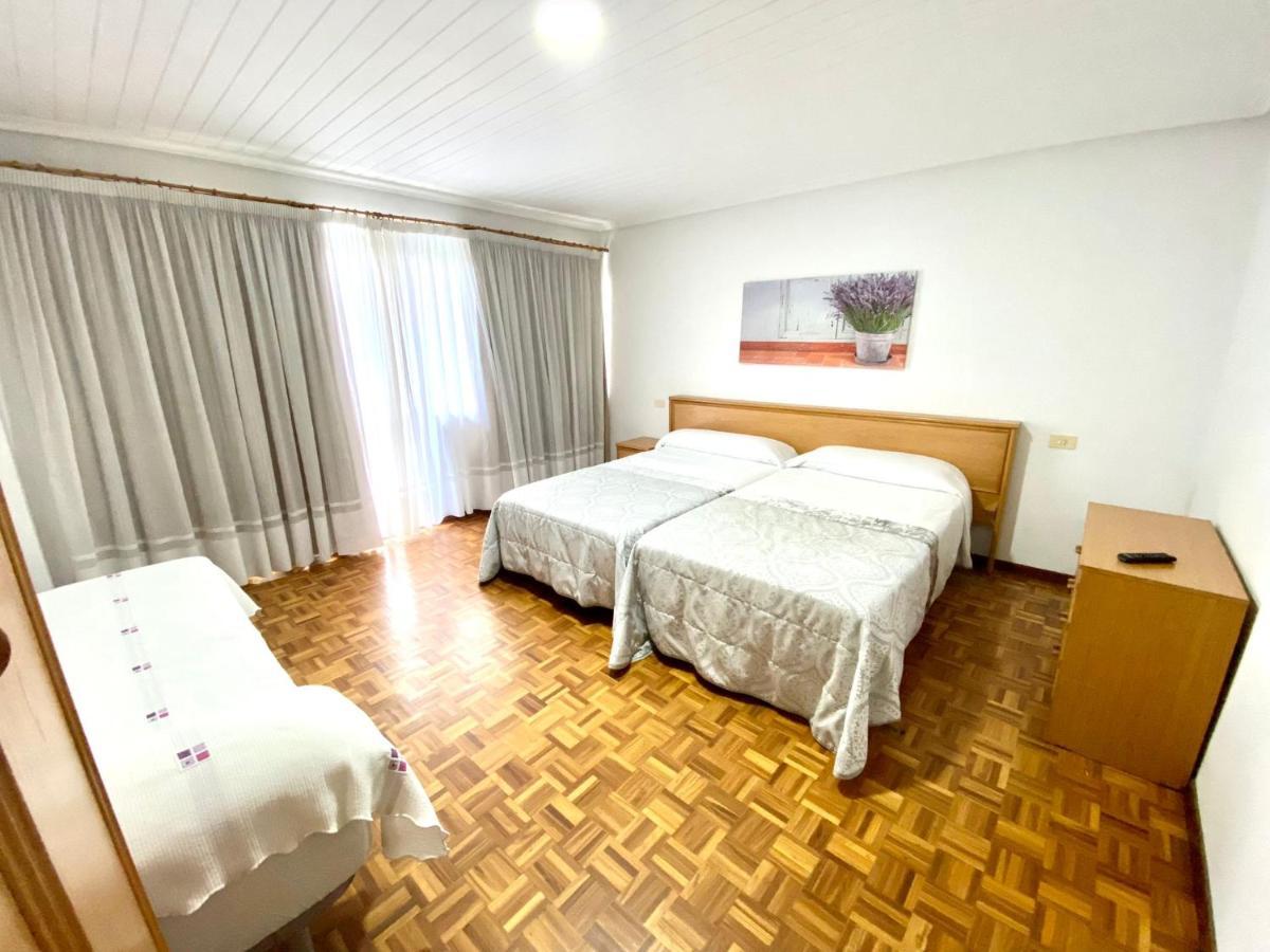 Garden Lodge Hostal Evencio 리바다비아 외부 사진
