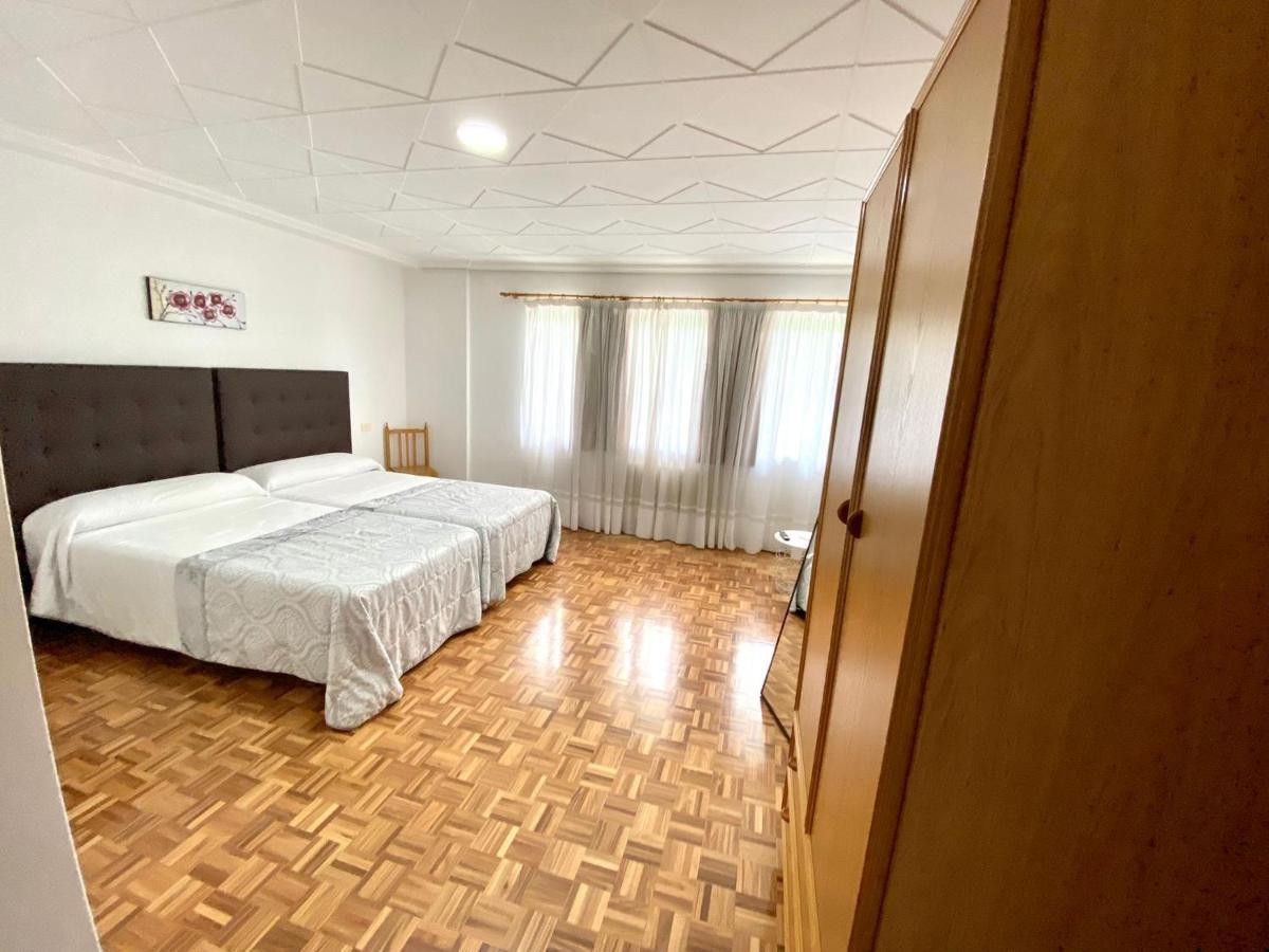 Garden Lodge Hostal Evencio 리바다비아 외부 사진